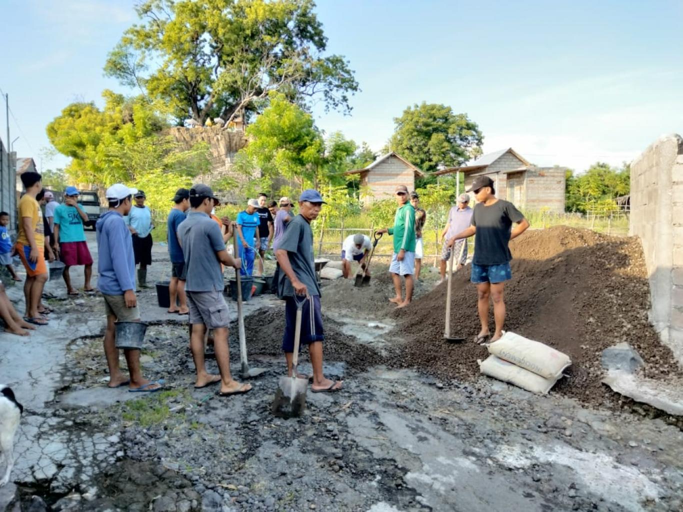 Gotong Royong: Silaturahmi dan Pelestarian Lingkungan di Kuripan Kidul